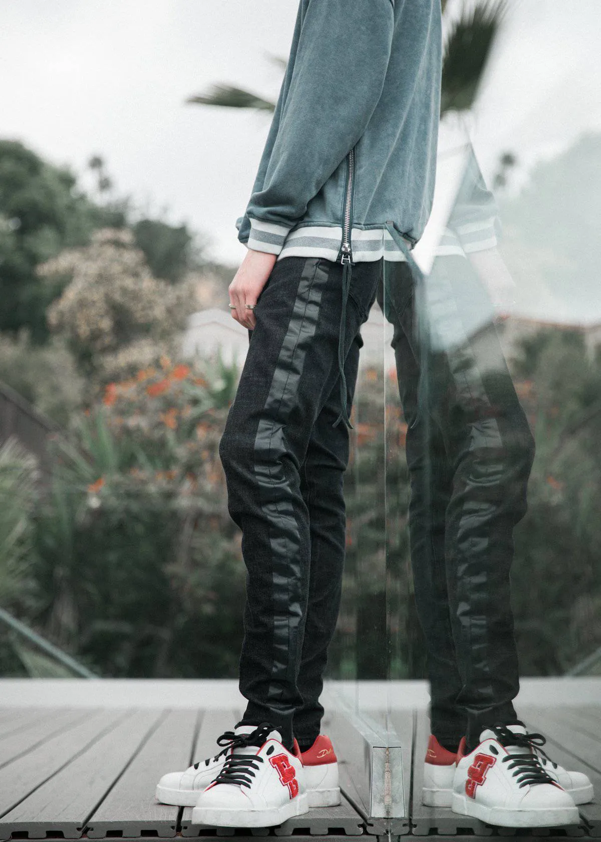 Konus Men's Black Denim With Print On Side Seams
