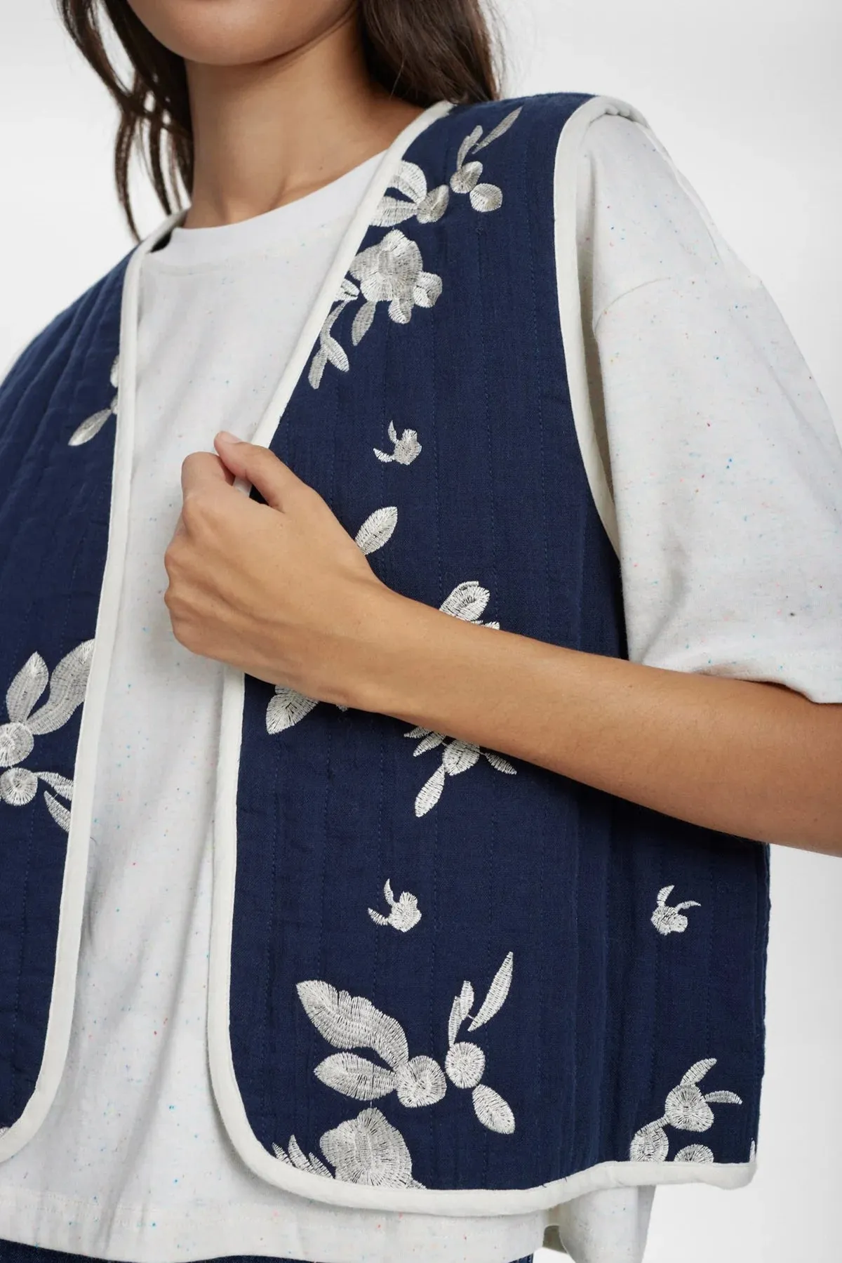 Numph Nustellas Navy Floral Padded Gilet